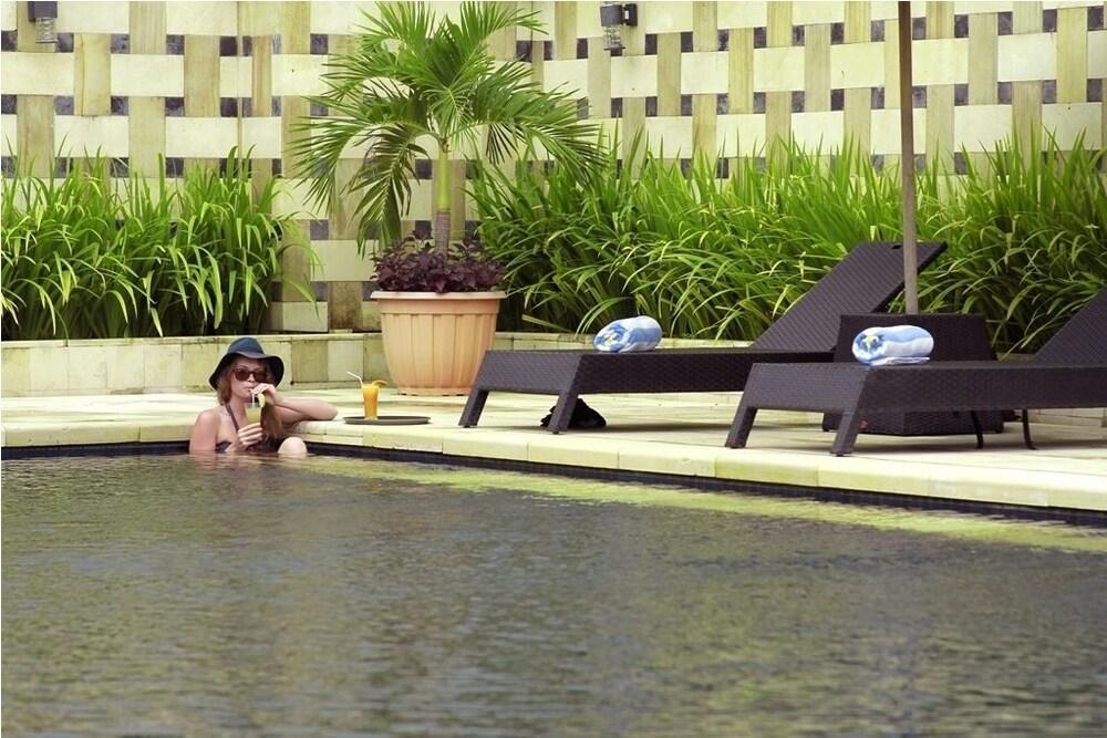 Premier Basko Hotel Padang (Sumatra) Exterior foto