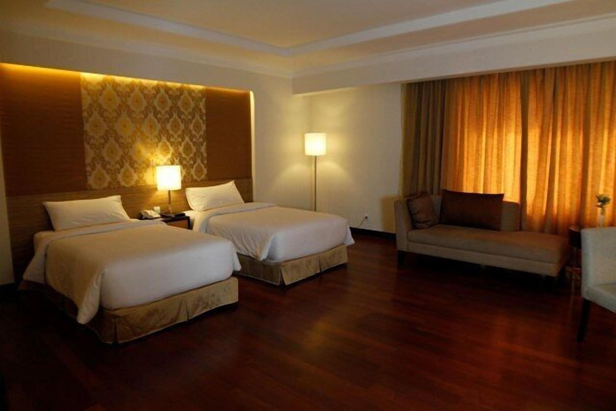 Premier Basko Hotel Padang (Sumatra) Exterior foto
