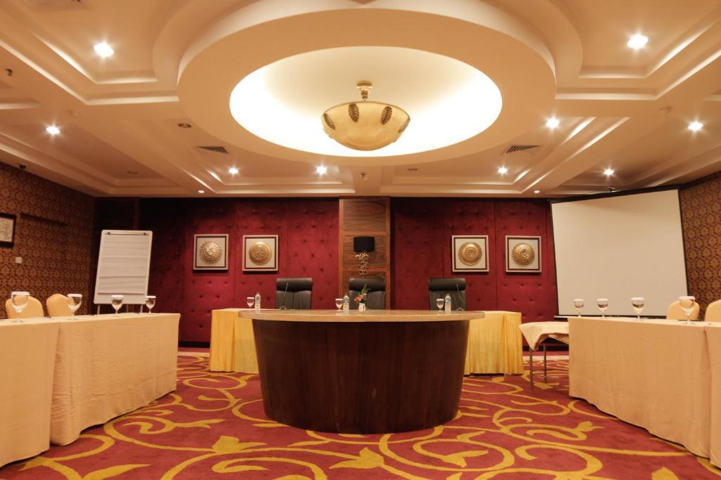 Premier Basko Hotel Padang (Sumatra) Exterior foto
