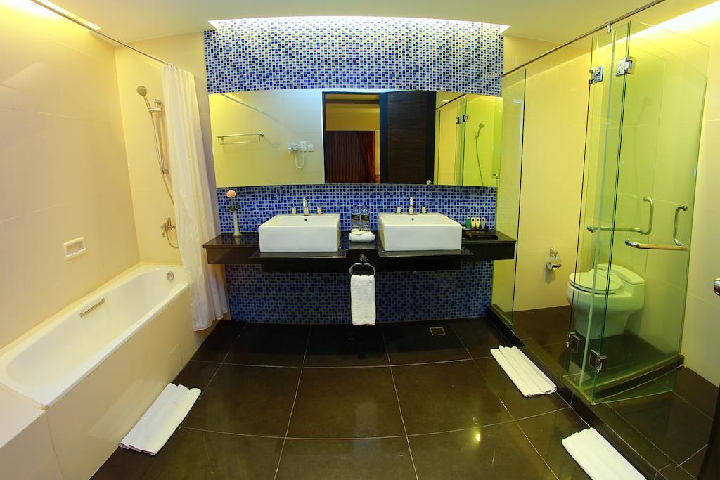 Premier Basko Hotel Padang (Sumatra) Exterior foto