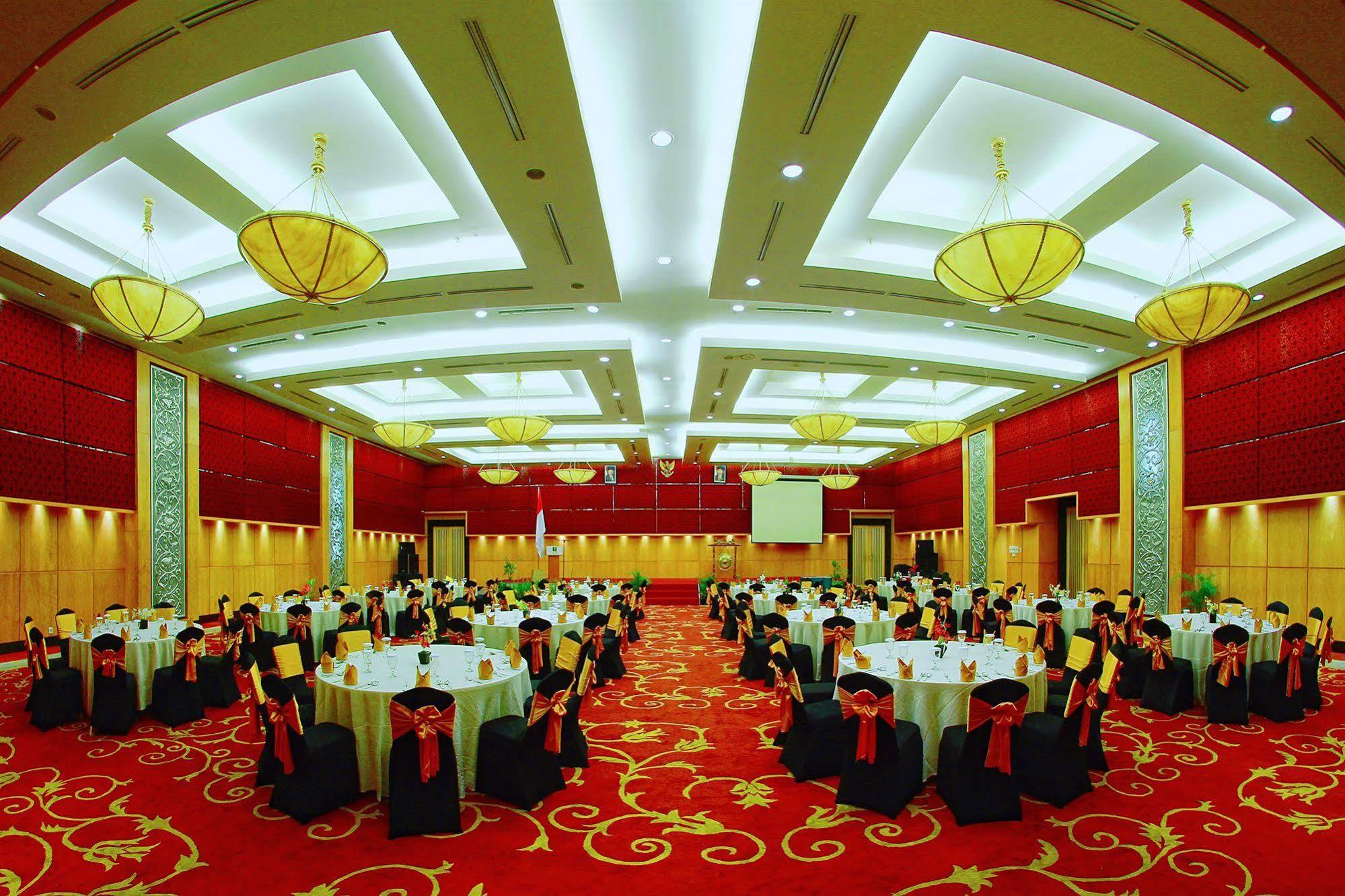 Premier Basko Hotel Padang (Sumatra) Exterior foto